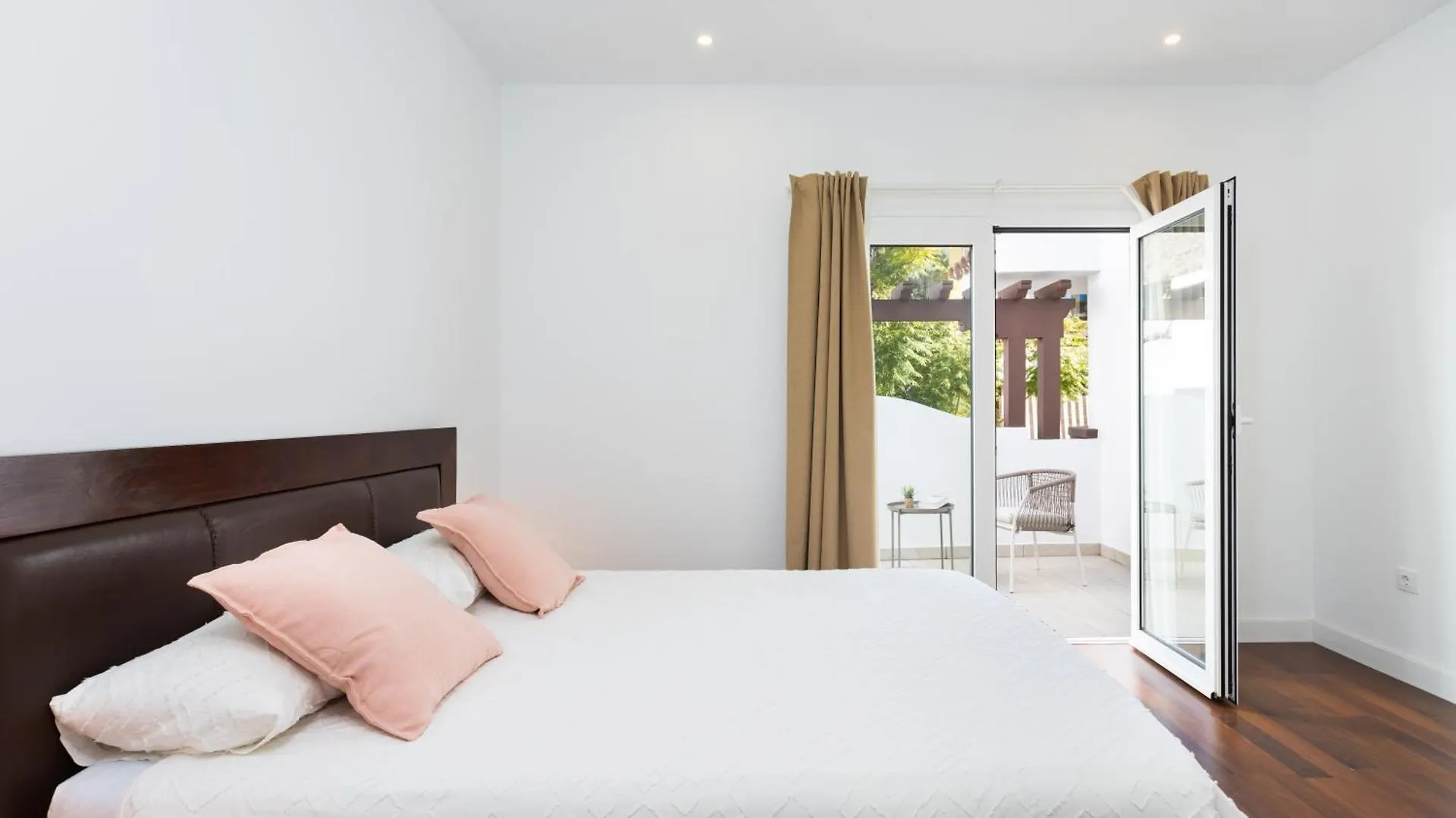Home2Book Stylish Apt With Terrace In Santa Cruz